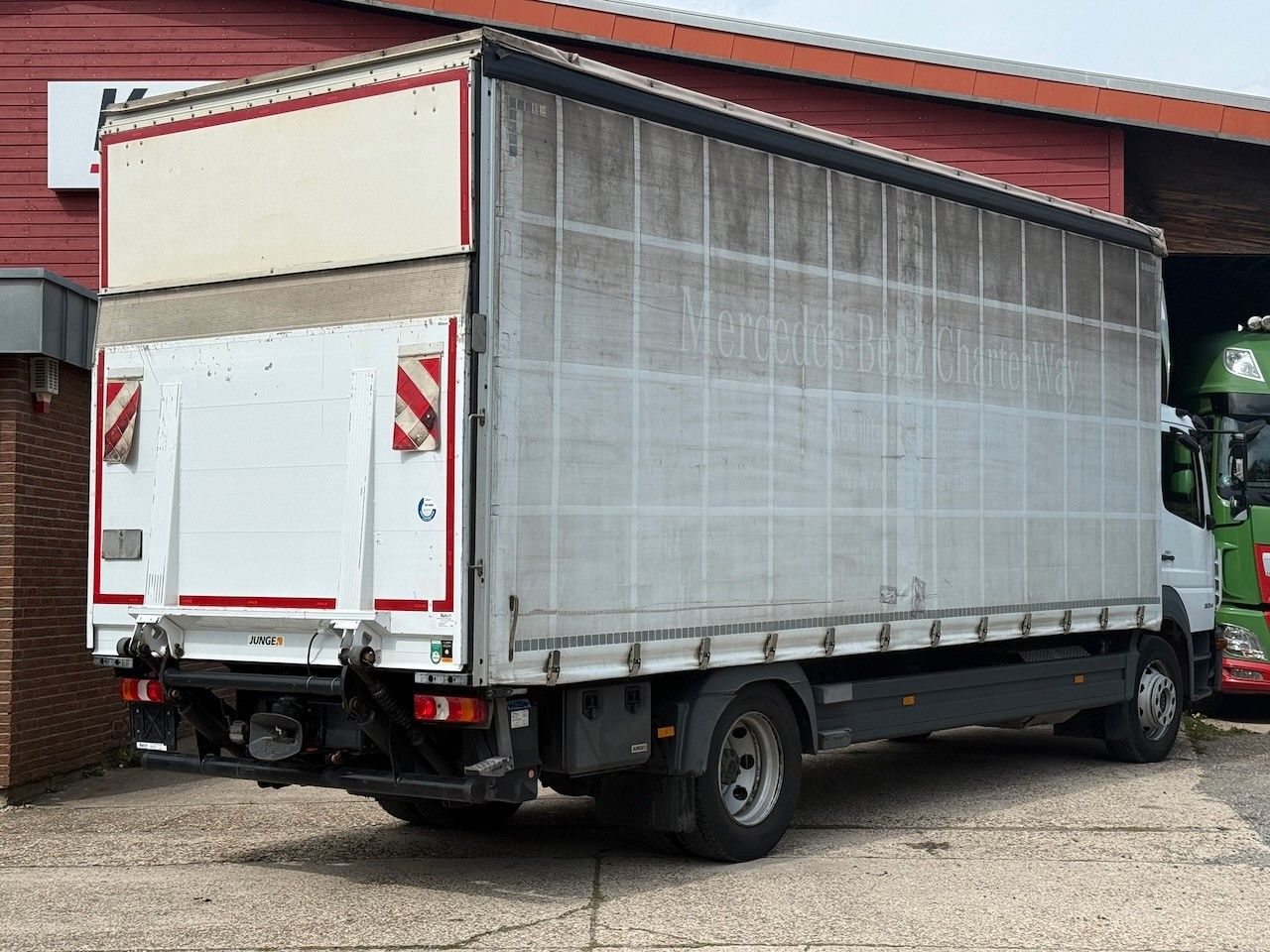 Fahrzeugabbildung Mercedes-Benz 1524L Atego, Edscha, Lbw