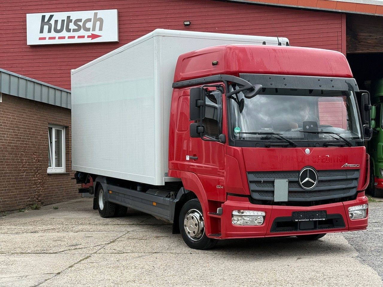 Fahrzeugabbildung Mercedes-Benz 824 / 924 L Möbel-Koffer, großes Fhs., LBW
