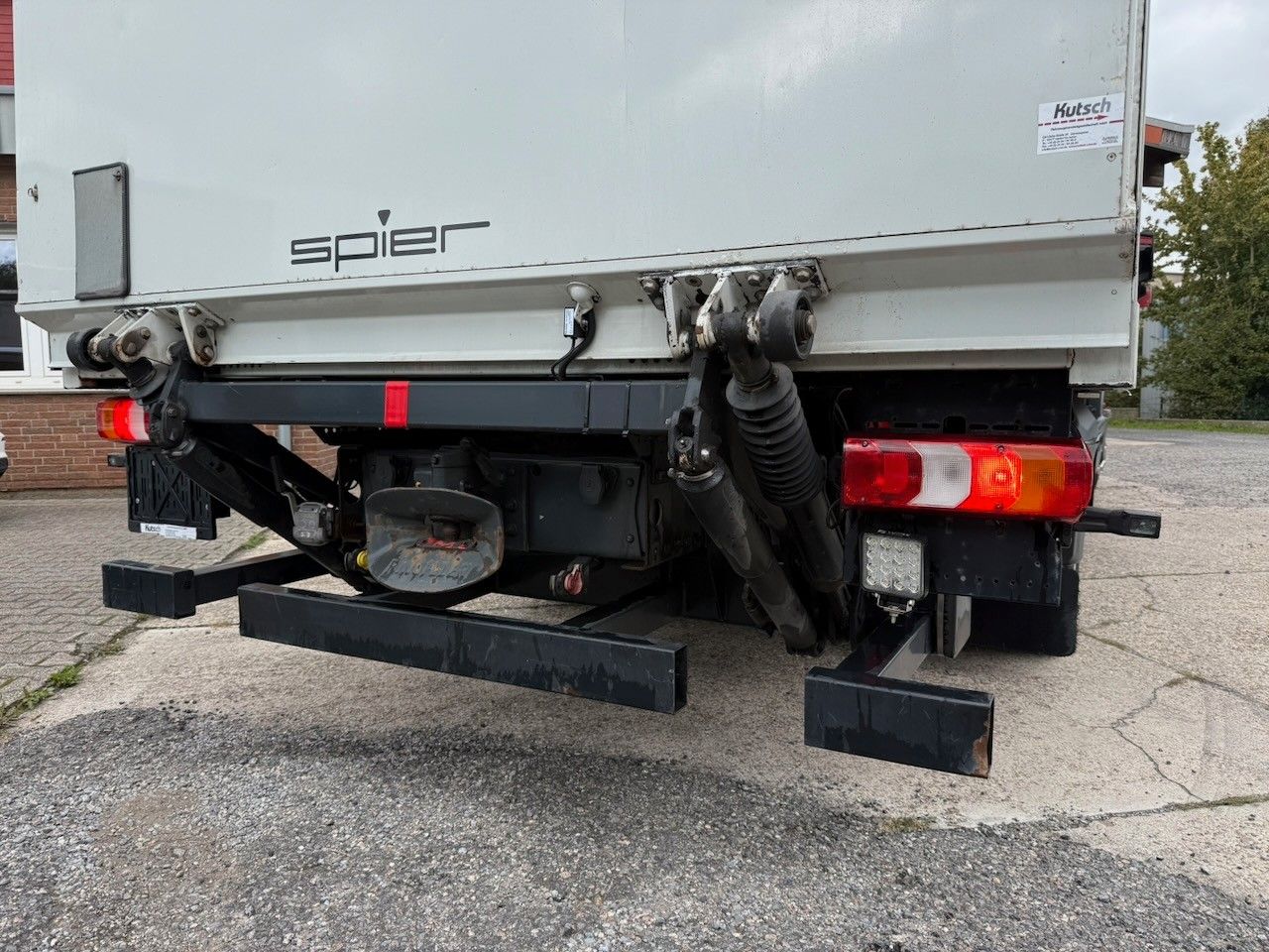 Fahrzeugabbildung Mercedes-Benz 824 / 924 L Möbel-Koffer, großes Fhs., LBW