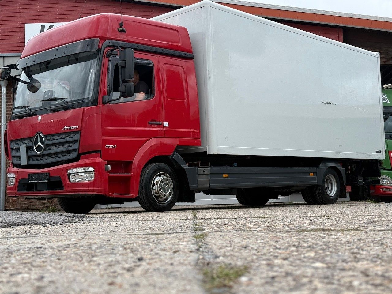 Fahrzeugabbildung Mercedes-Benz 824 / 924 L Möbel-Koffer, großes Fhs., LBW