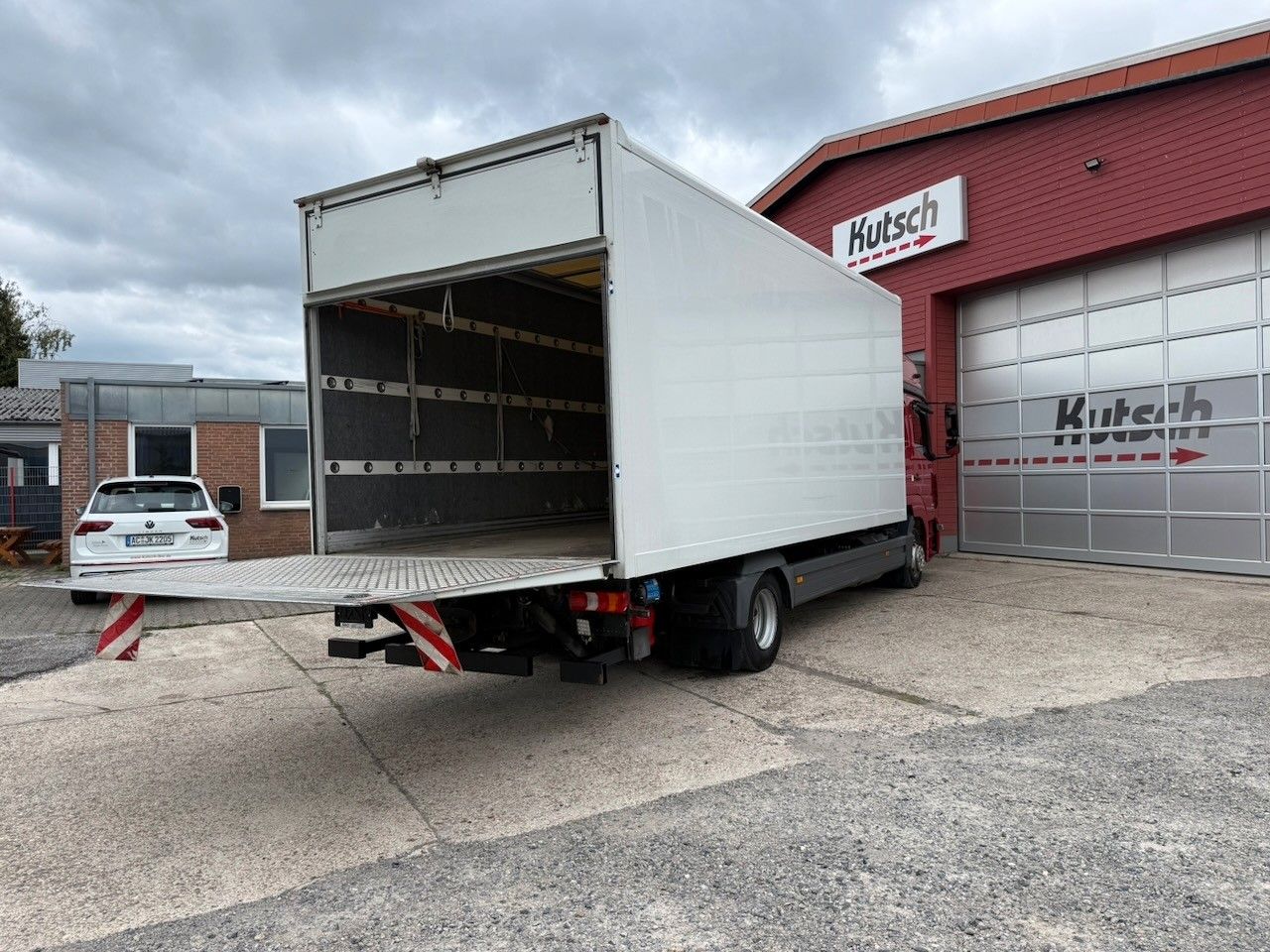 Fahrzeugabbildung Mercedes-Benz 824 / 924 L Möbel-Koffer, großes Fhs., LBW