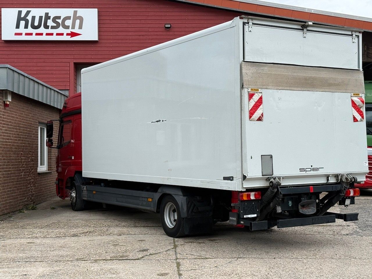 Fahrzeugabbildung Mercedes-Benz 824 / 924 L Möbel-Koffer, großes Fhs., LBW