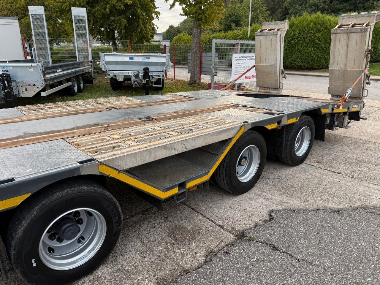 Fahrzeugabbildung Meusburger MTS-3 Tele Lenk, 49t Tieflader mit Rampen