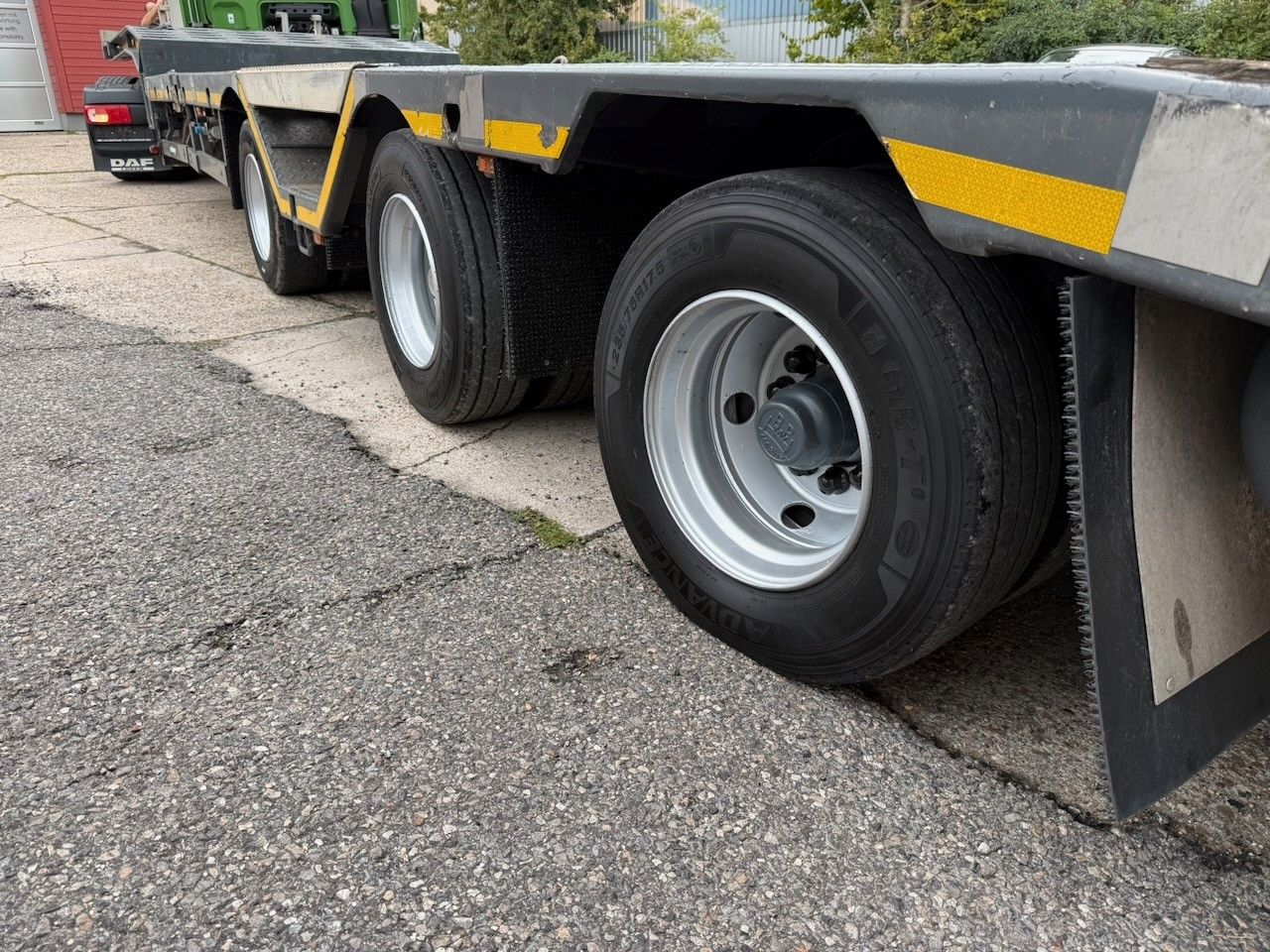 Fahrzeugabbildung Meusburger MTS-3 Tele Lenk, 49t Tieflader mit Rampen