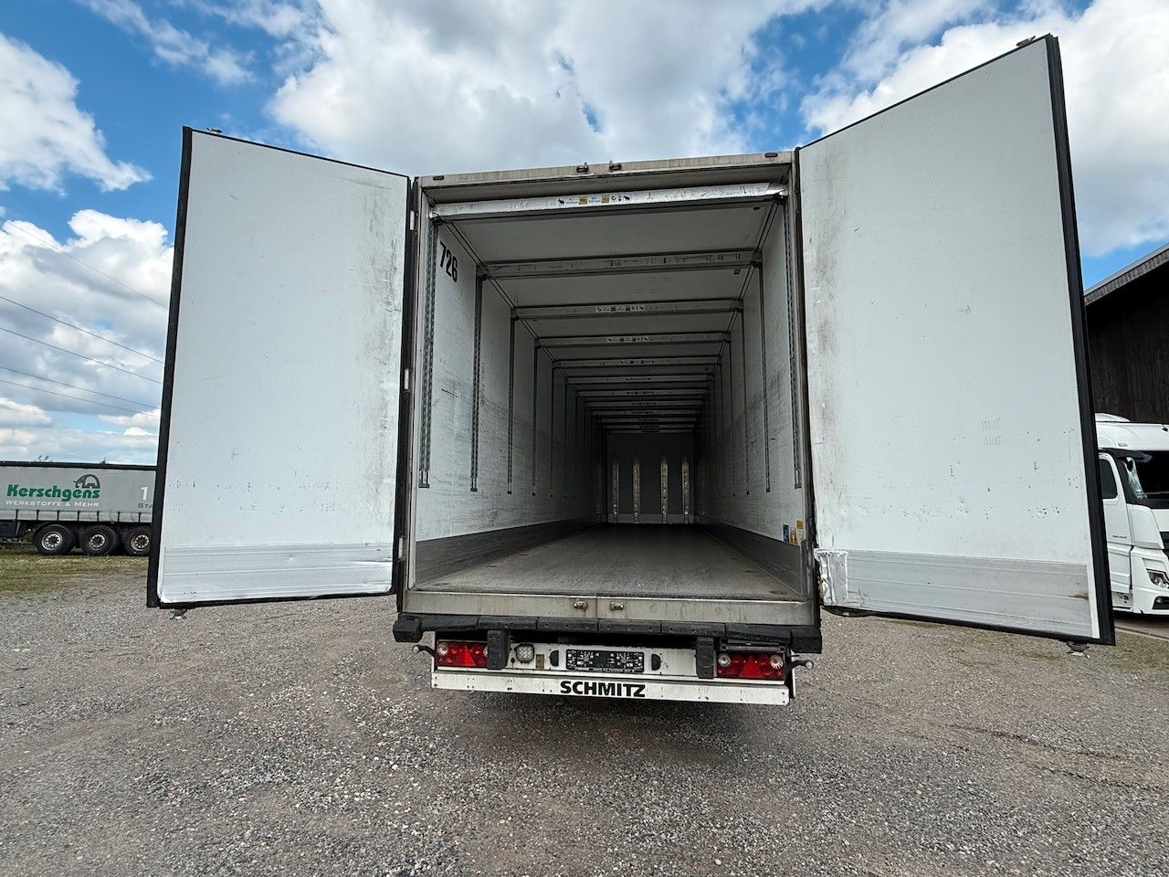 Fahrzeugabbildung Schmitz Cargobull SKO24 Doppelstock /Balken isoliert, neue Bremsen