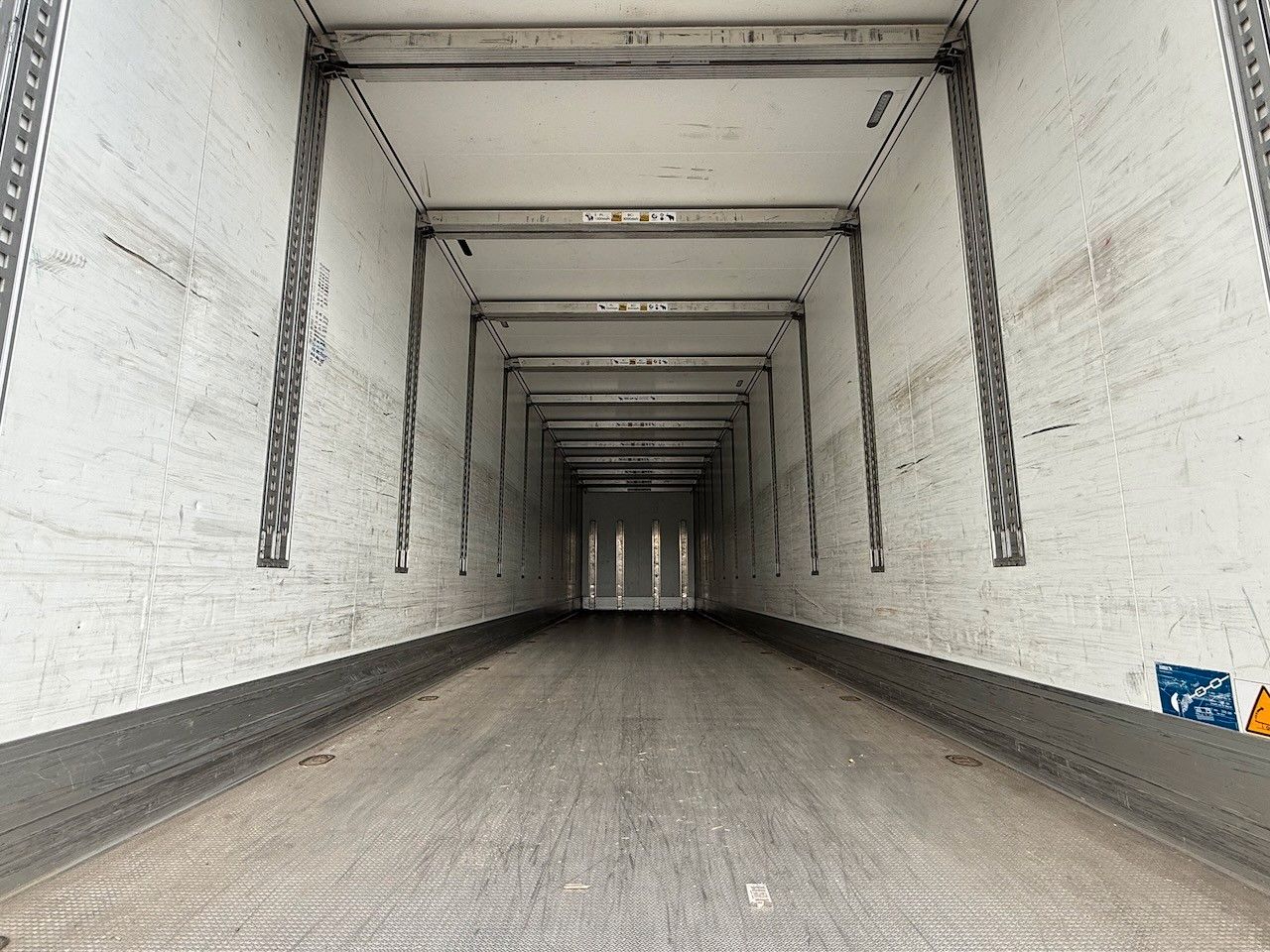 Fahrzeugabbildung Schmitz Cargobull SKO24 Doppelstock /Balken isoliert, neue Bremsen