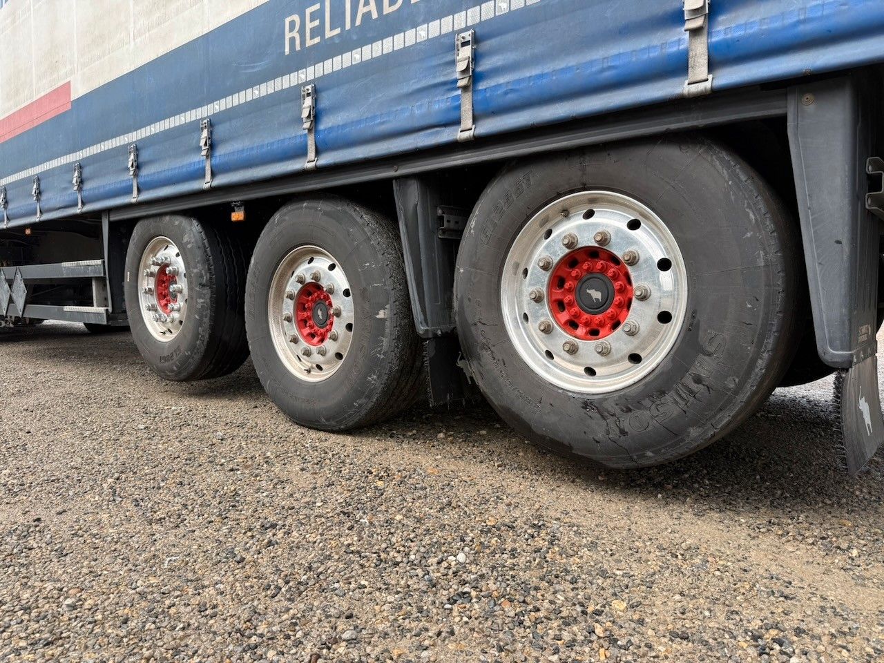 Fahrzeugabbildung Schmitz Cargobull Standard, 2 x Liftachse, Alufelgen, RSAB