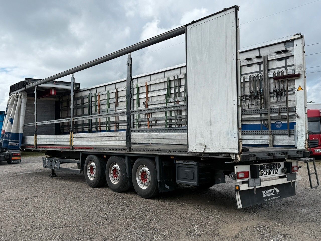 Fahrzeugabbildung Schmitz Cargobull Standard, 2 x Liftachse, Alufelgen, RSAB