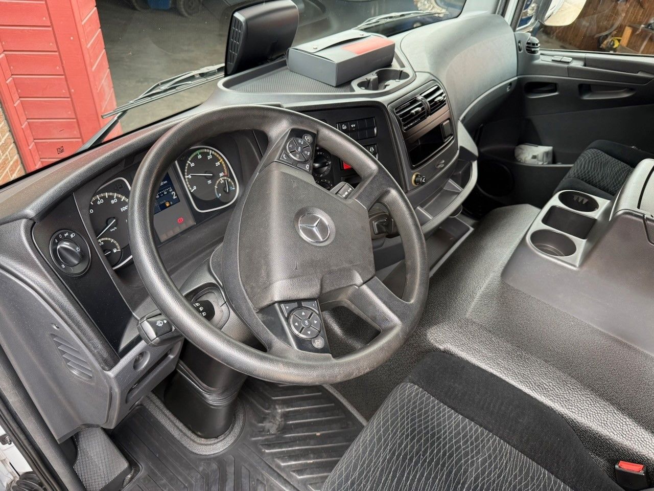 Fahrzeugabbildung Mercedes-Benz MB Atego 1627L offene Pritsche,