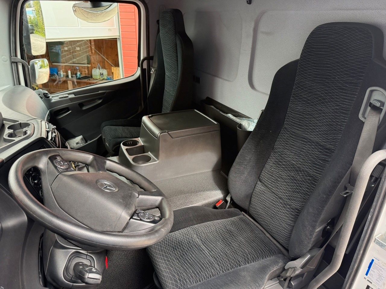 Fahrzeugabbildung Mercedes-Benz MB Atego 1627L offene Pritsche,