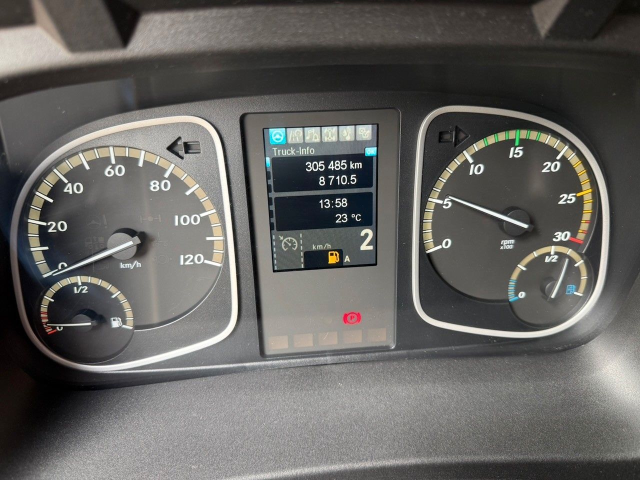Fahrzeugabbildung Mercedes-Benz MB Atego 1627L offene Pritsche,