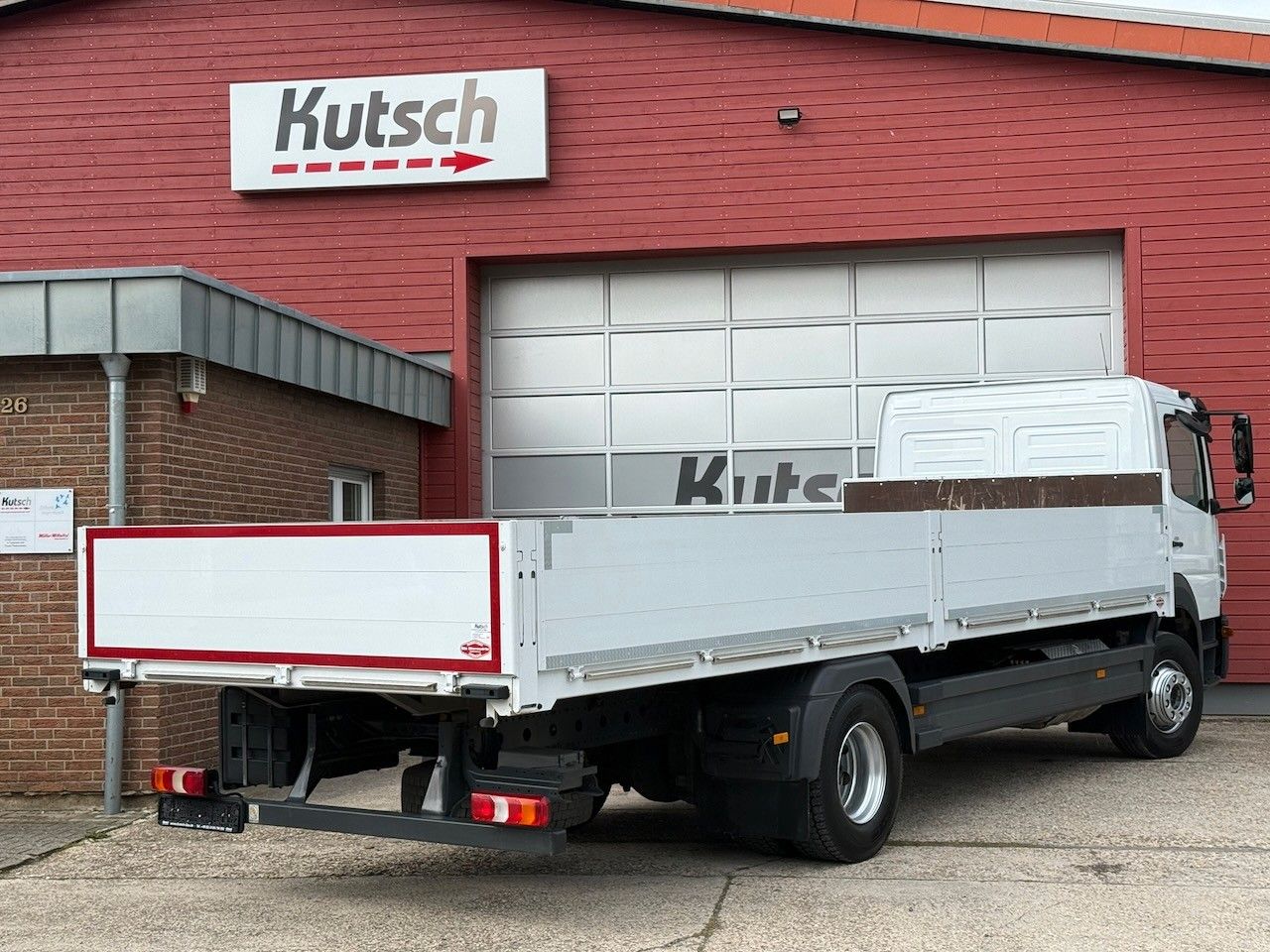 Fahrzeugabbildung Mercedes-Benz MB Atego 1627L offene Pritsche,