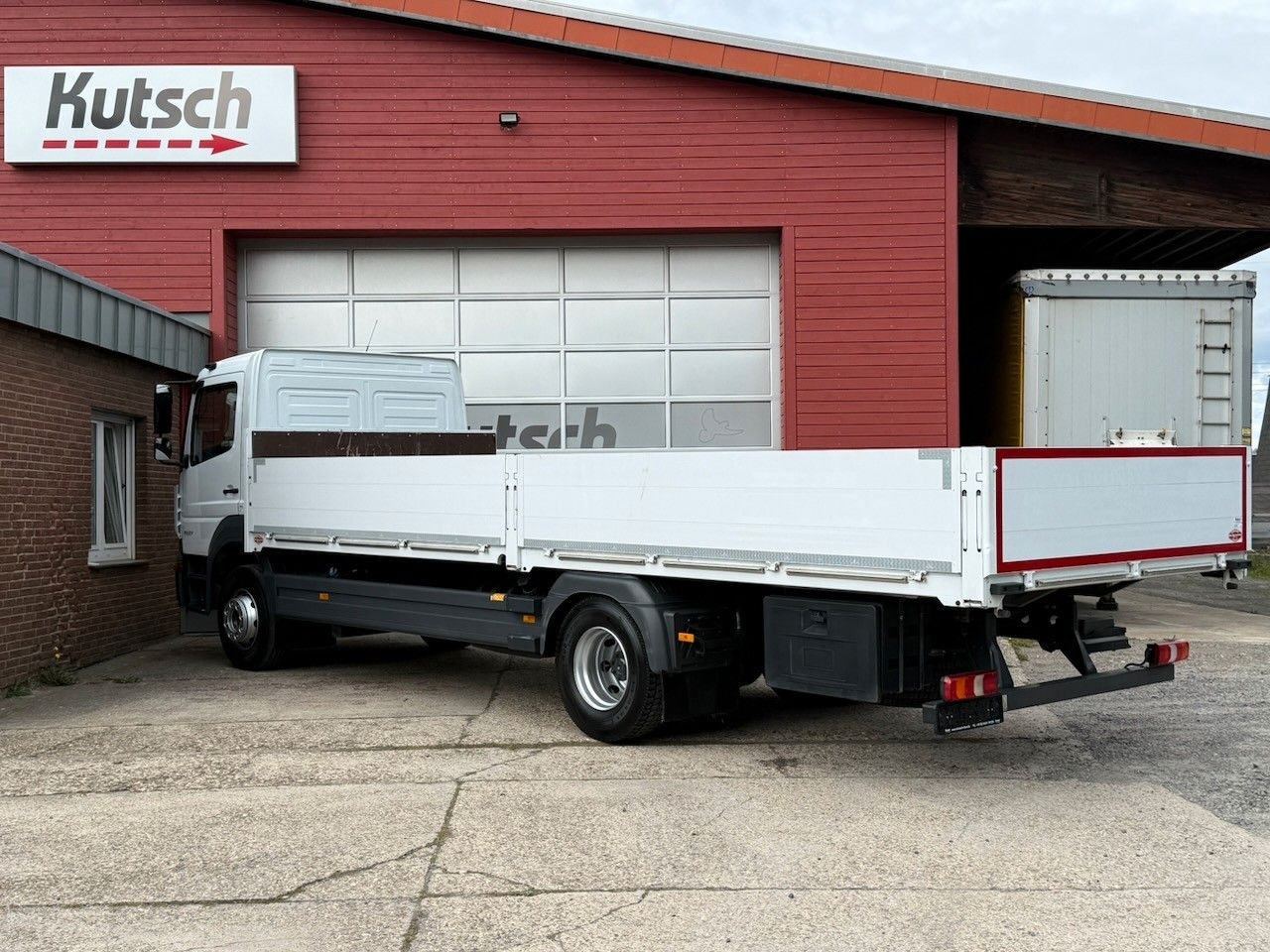 Fahrzeugabbildung Mercedes-Benz MB Atego 1627L offene Pritsche,