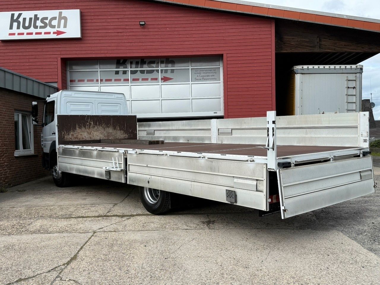 Fahrzeugabbildung Mercedes-Benz MB Atego 1627L offene Pritsche,