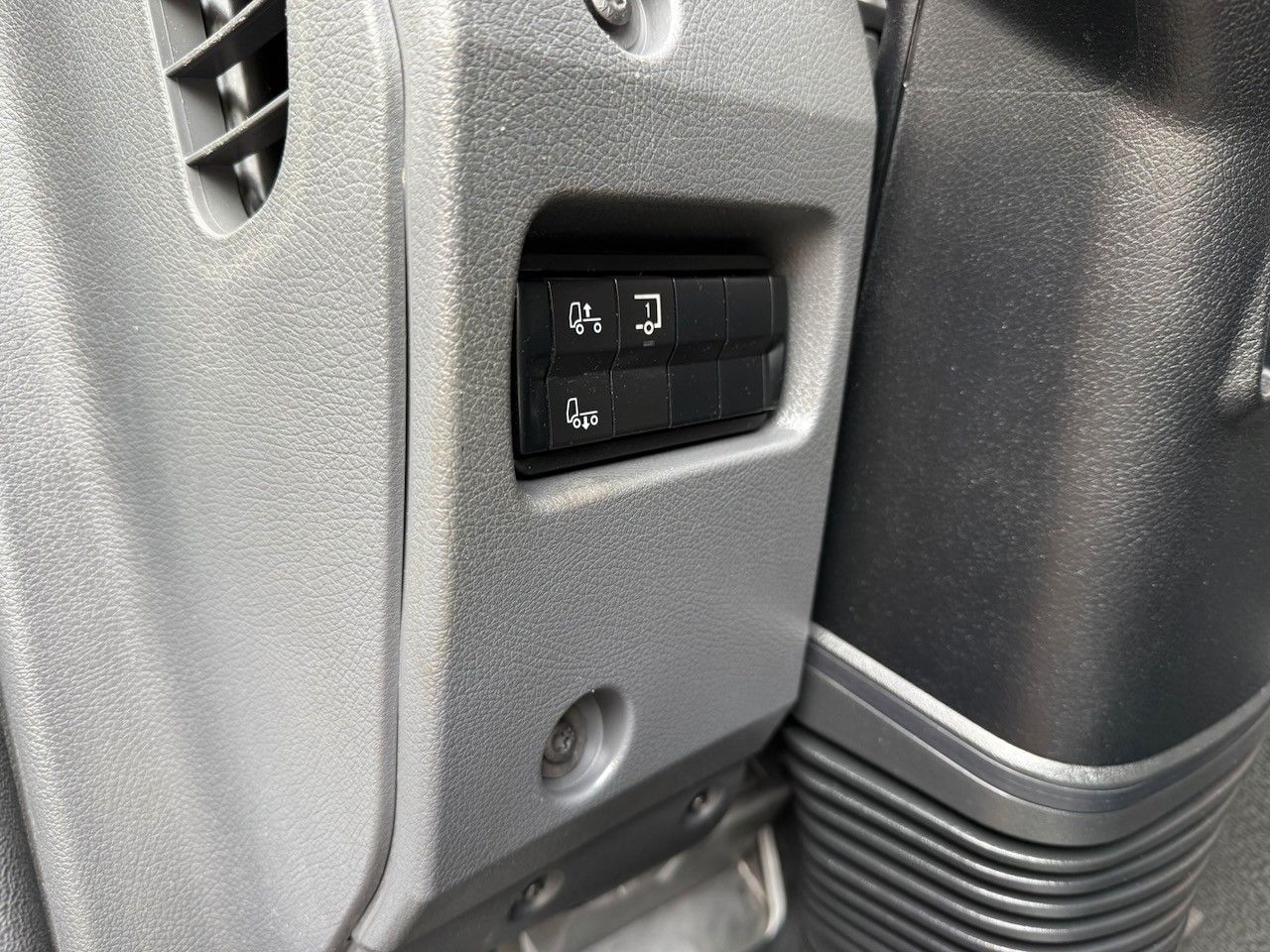 Fahrzeugabbildung Mercedes-Benz MB Atego 1627L offene Pritsche,