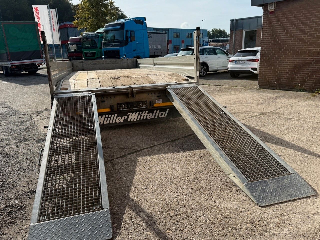 Fahrzeugabbildung Müller-Mitteltal ETÜTAR 11,9 Tieflader, Bordwände geteilt