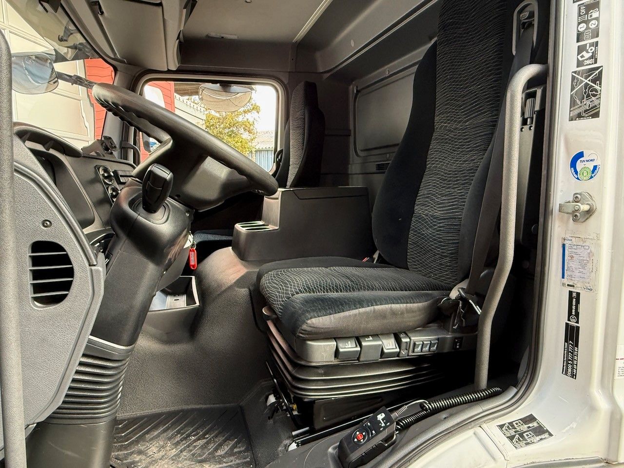 Fahrzeugabbildung Mercedes-Benz Atego 1530L Pritsche/Plane, Klima, Standheizung