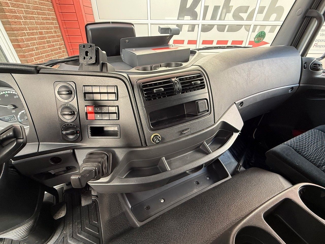 Fahrzeugabbildung Mercedes-Benz Atego 1530L Pritsche/Plane, Klima, Standheizung