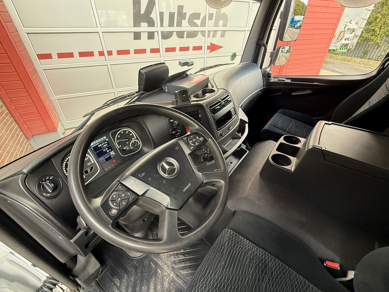 Fahrzeugabbildung Mercedes-Benz Atego 1530L Pritsche/Plane, Klima, Standheizung