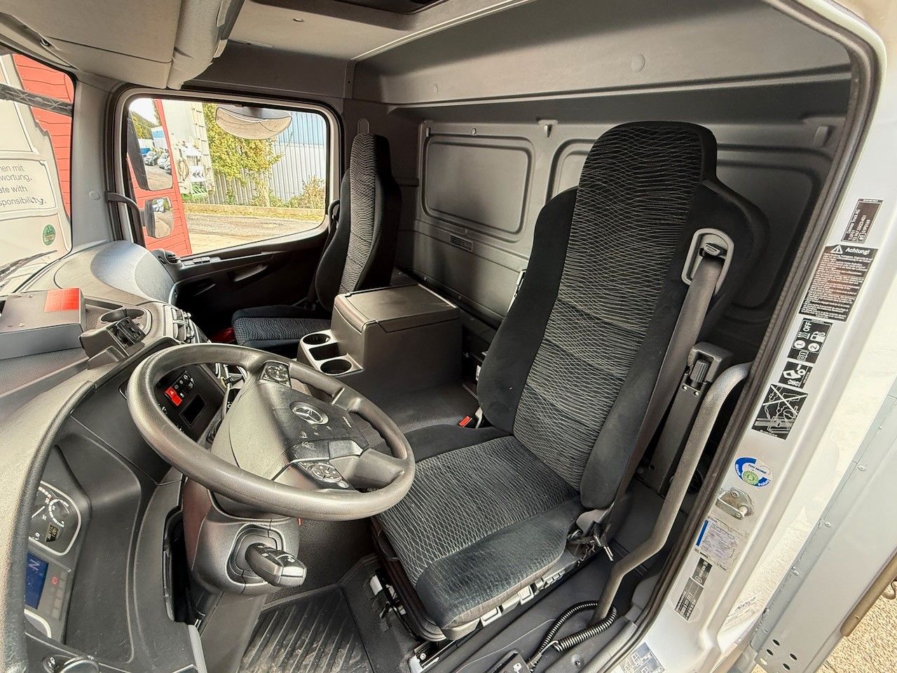 Fahrzeugabbildung Mercedes-Benz Atego 1530L Pritsche/Plane, Klima, Standheizung