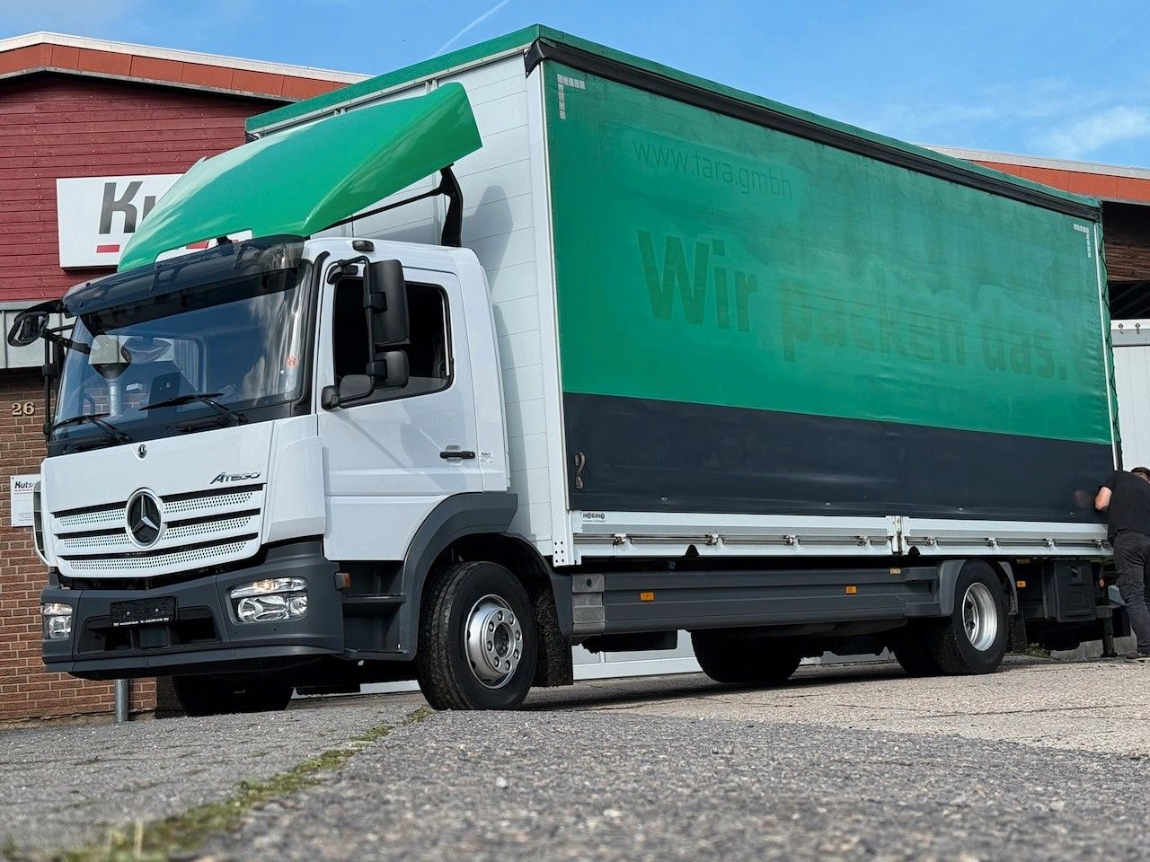 Fahrzeugabbildung Mercedes-Benz Atego 1530L Pritsche/Plane, Klima, Standheizung
