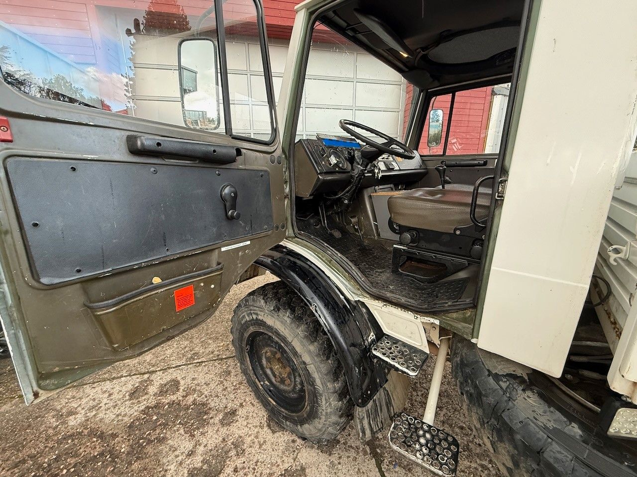 Fahrzeugabbildung Mercedes-Benz Unimog 435 Allrad-Pritsche, Zivilschutz