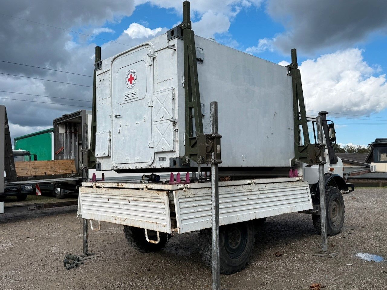Fahrzeugabbildung Mercedes-Benz Unimog 435 Allrad-Pritsche, Zivilschutz