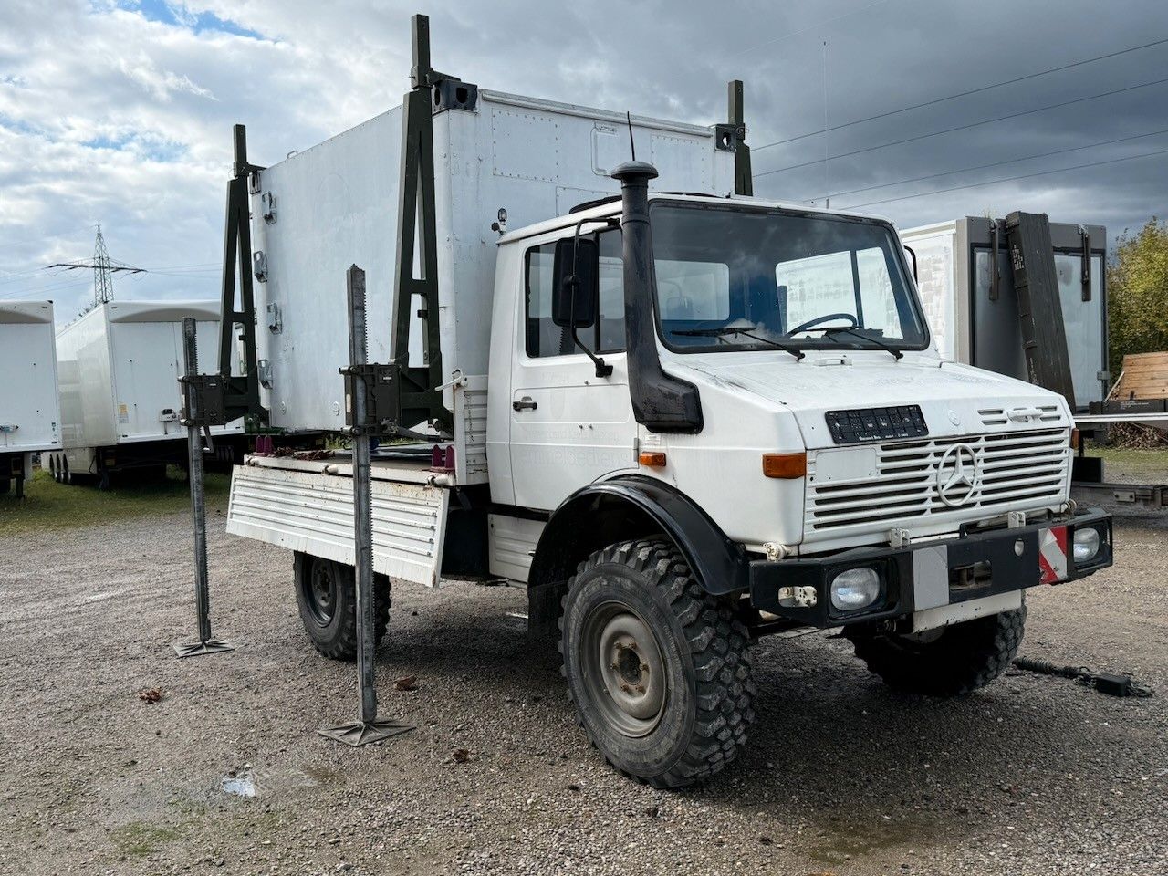 Fahrzeugabbildung Mercedes-Benz Unimog 435 Allrad-Pritsche, Zivilschutz