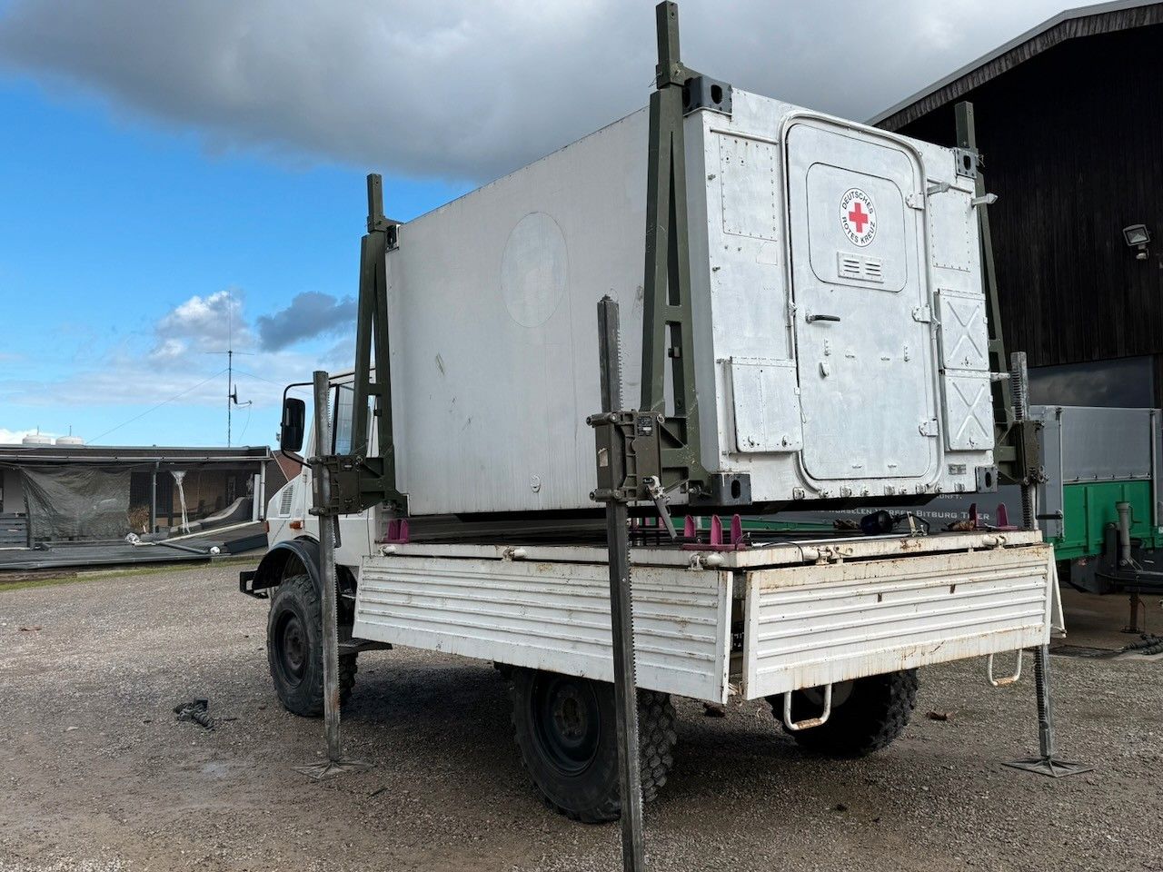 Fahrzeugabbildung Mercedes-Benz Unimog 435 Allrad-Pritsche, Zivilschutz