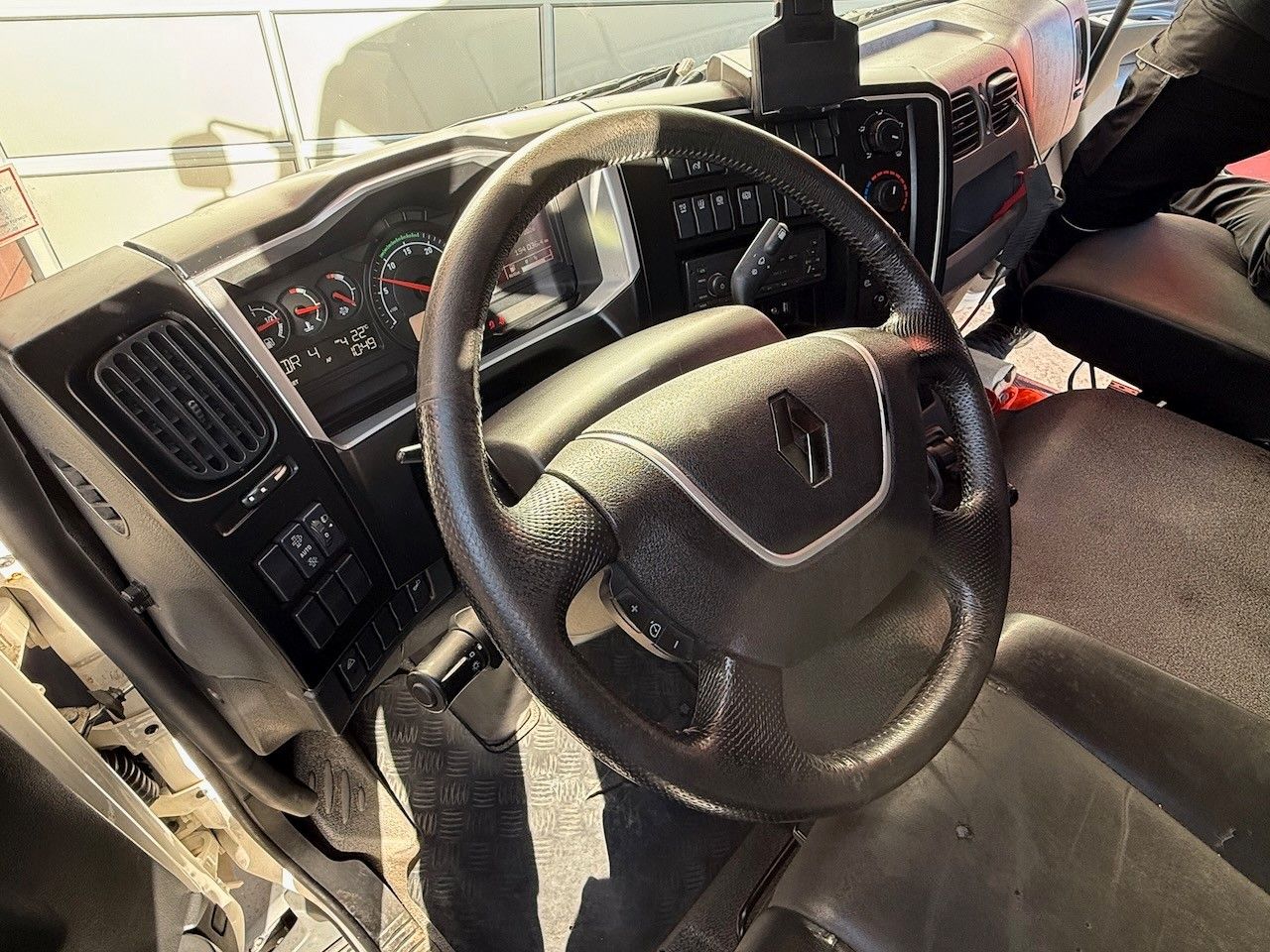 Fahrzeugabbildung Renault D7,5*240 Pritsche/Lbw. 1 Liege