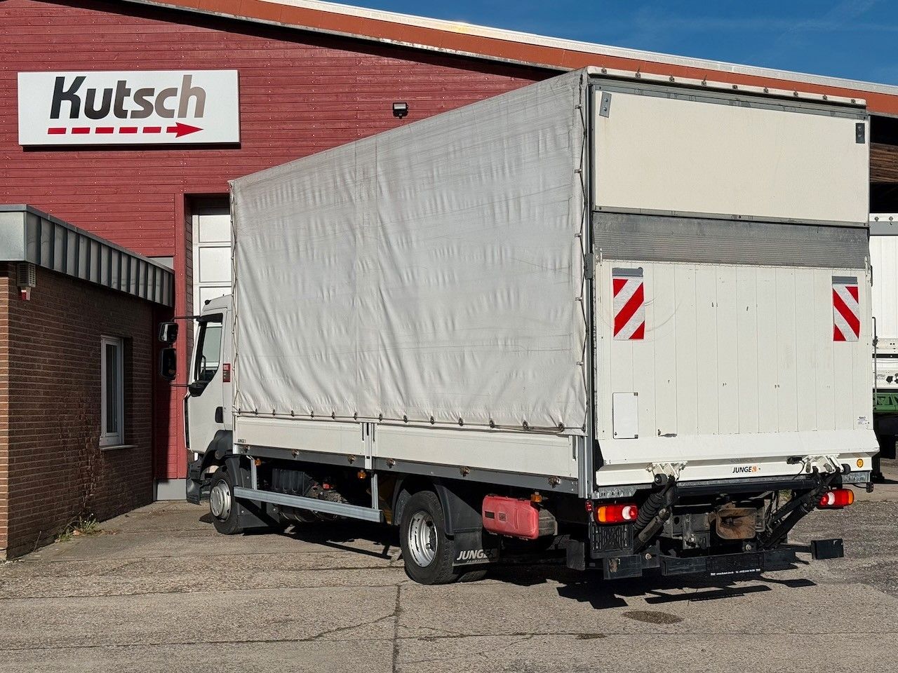 Fahrzeugabbildung Renault D7,5*240 Pritsche/Lbw. 1 Liege