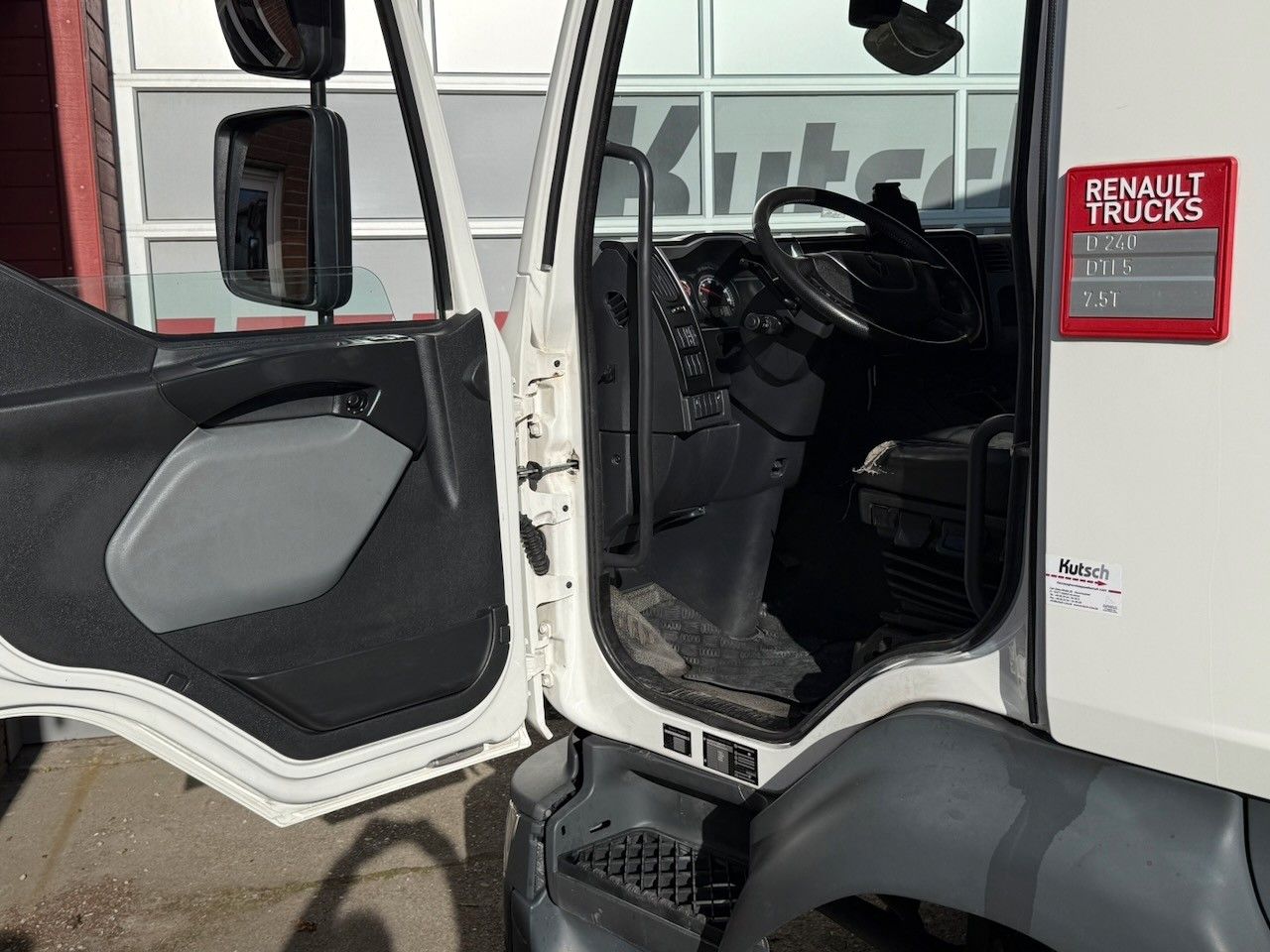 Fahrzeugabbildung Renault D7,5*240 Pritsche/Lbw. 1 Liege