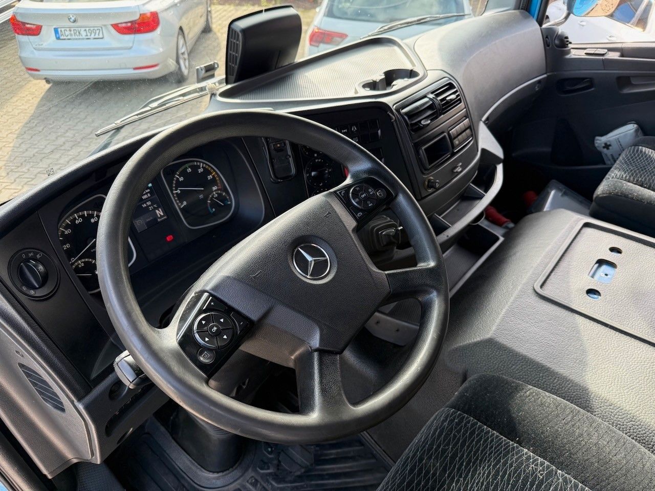 Fahrzeugabbildung Mercedes-Benz 1524 L / 1624 L Atego Tiefkühlwagen/Türen + Lbw.