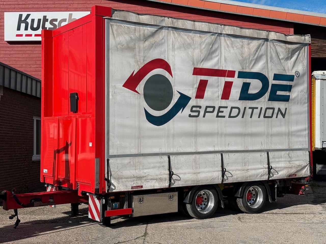 Fahrzeugabbildung Andere GÖBEL-Tandem-Volumen Libner Schiebebügelverdeck
