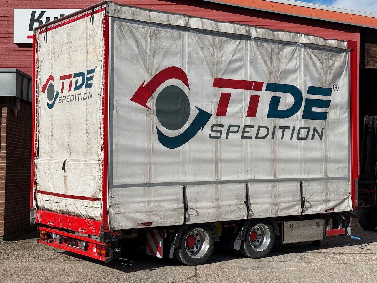 Fahrzeugabbildung Andere GÖBEL-Tandem-Volumen Libner Schiebebügelverdeck