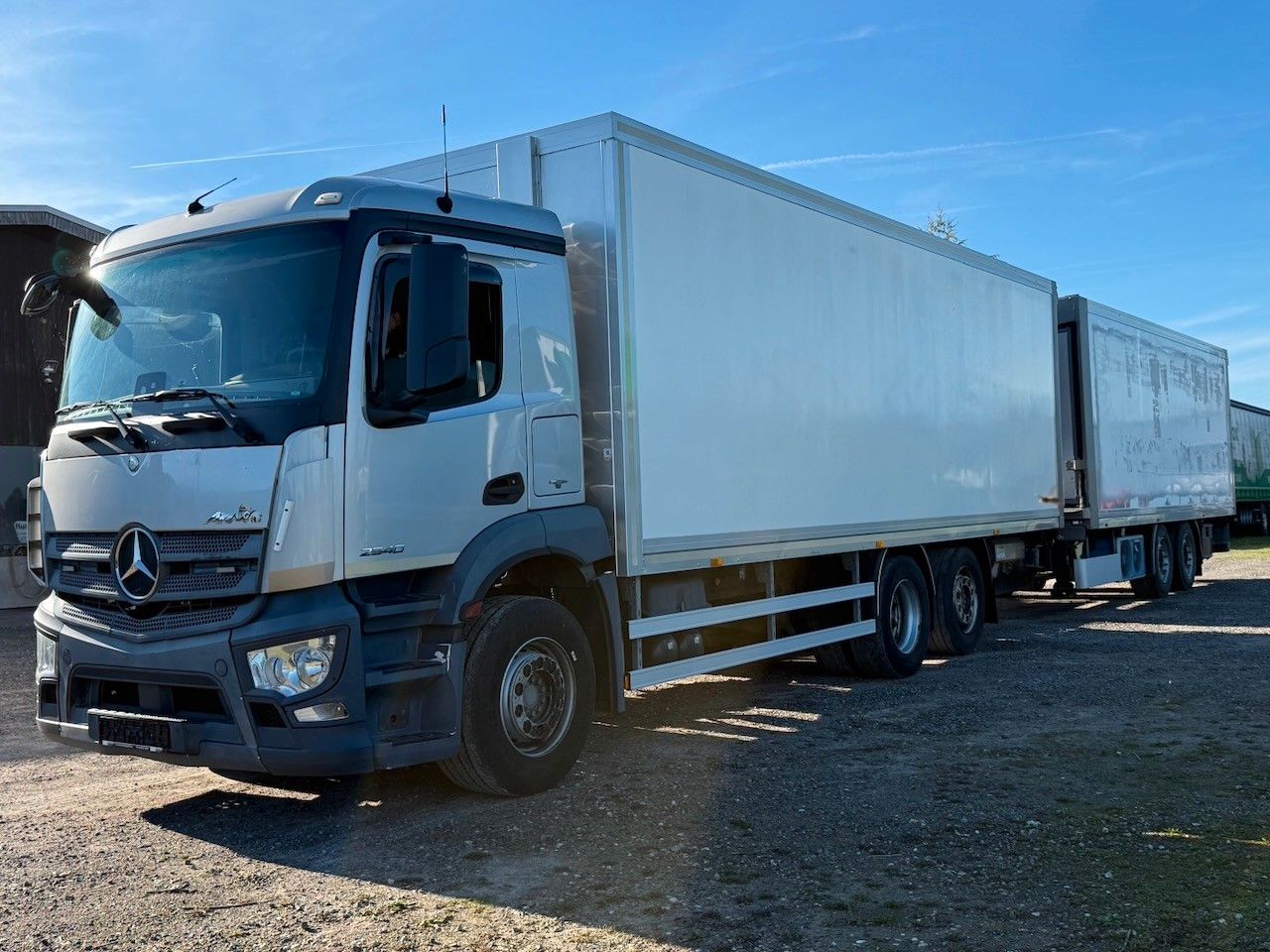 Fahrzeugabbildung Mercedes-Benz 2540LL Ex Kühlkoffer+Wülhorst-Anh. AT-Motor