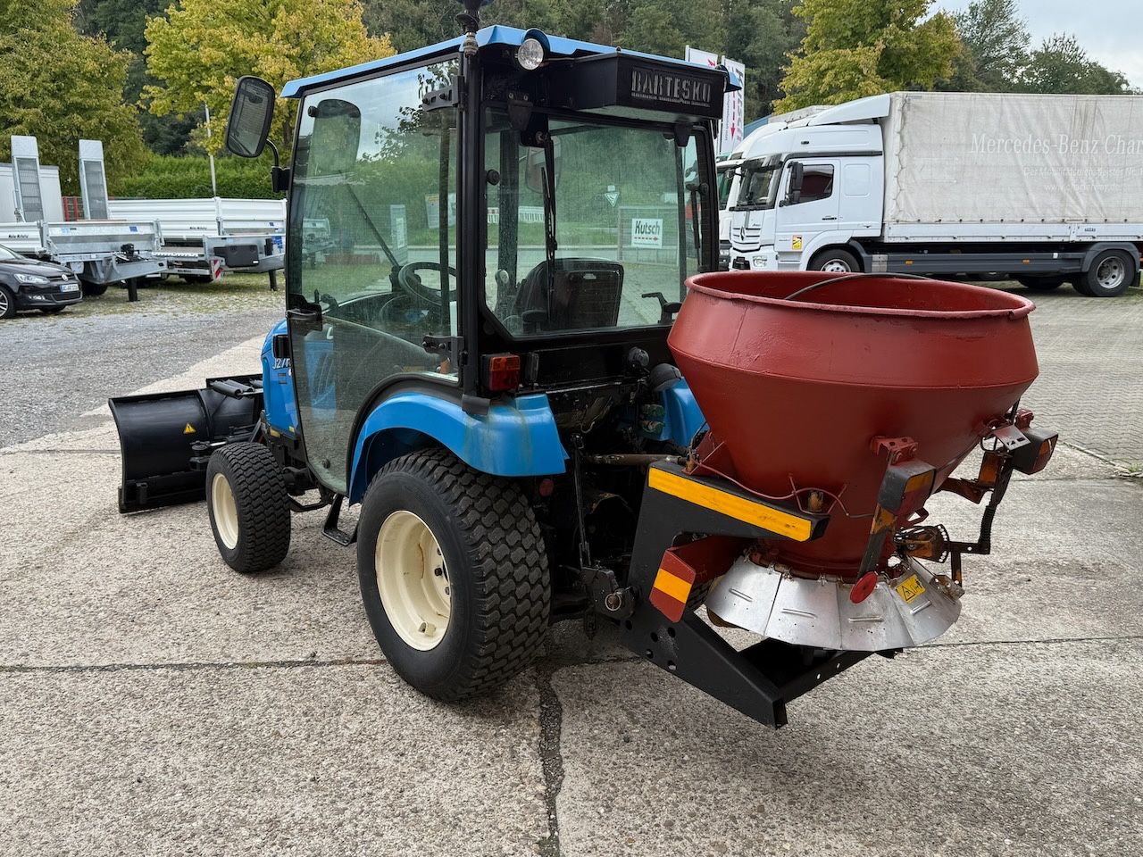 Fahrzeugabbildung Andere LS Kompakttraktor J27 HST Snowline