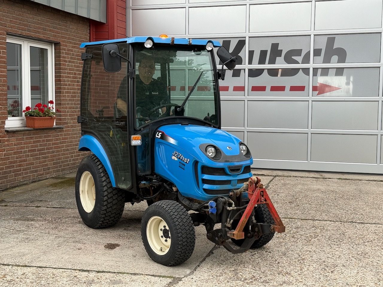 Fahrzeugabbildung Andere LS Kompakttraktor J27 HST Snowline
